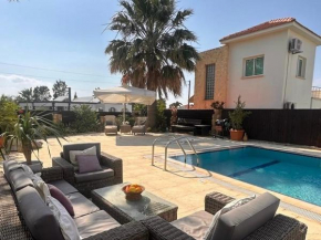 Lovely 4-bedroom villa in tranquil area
